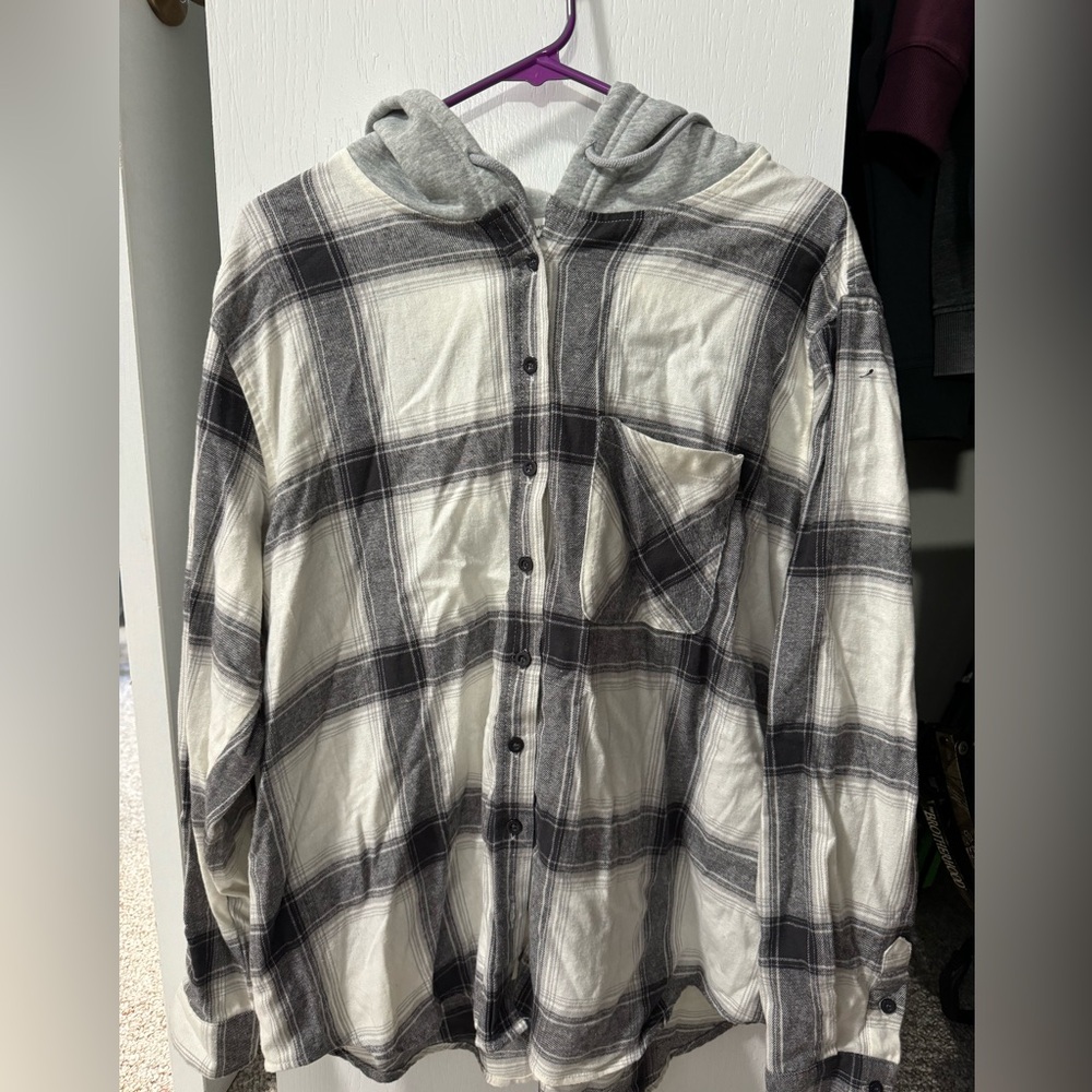 Cute women’s plaid long sleeve shirt